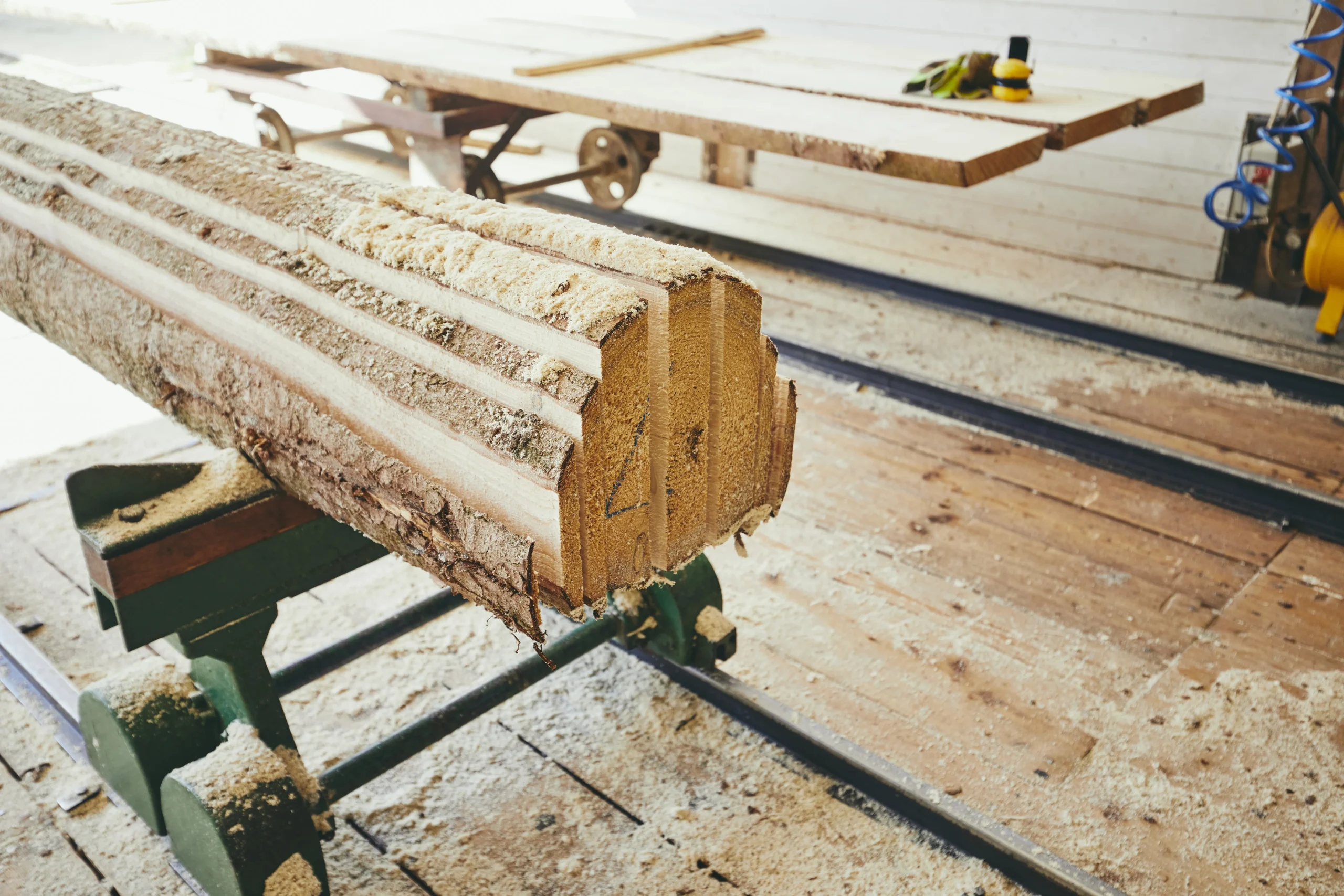 tarcica stolarska do produkcji mebli i elementów wykończeniowych